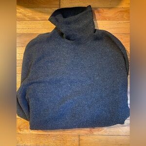CLUB MONACO 100% WOOL XL DEEP CHARCOAL GREY COZY LIGHT TURTLENECK Sweater FLAW